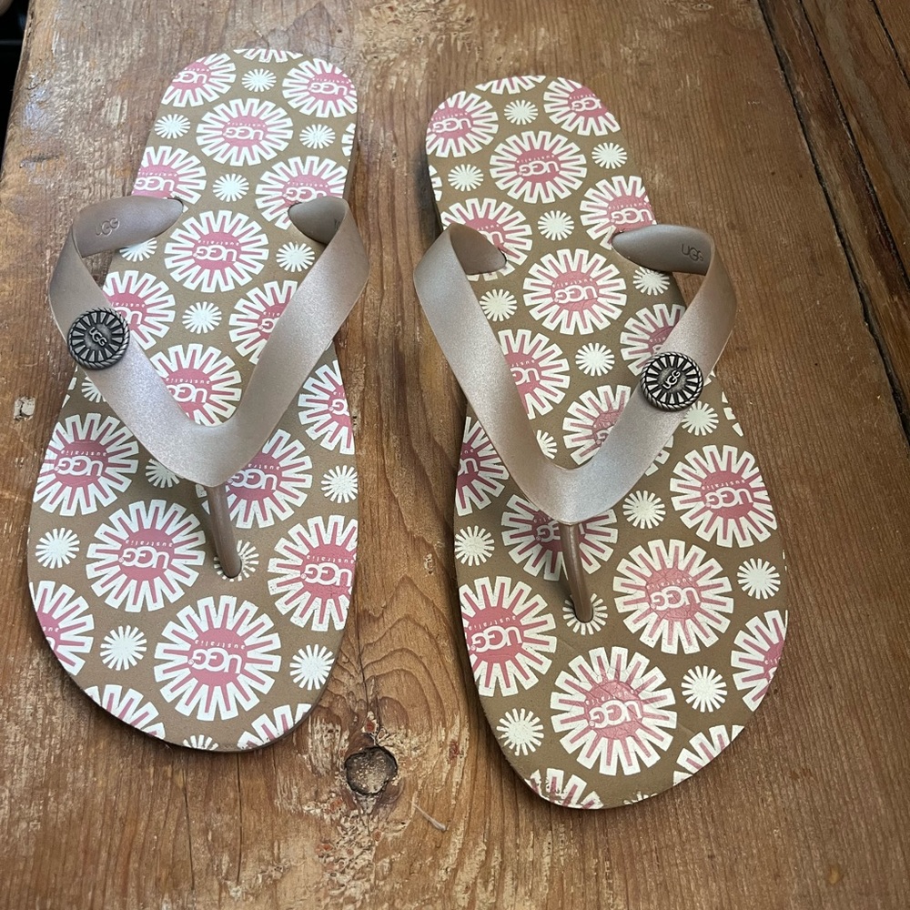 Womens tan ugg flip flops